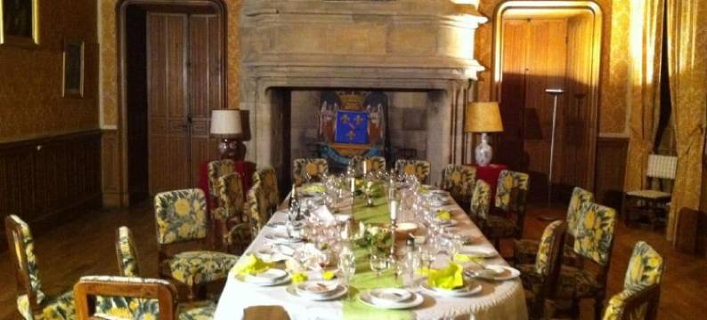 布塞城堡(Château de Busset)图片