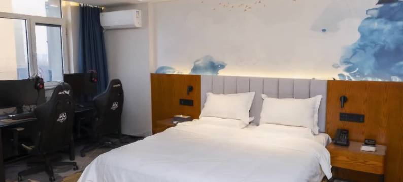 一芯一动电竞民宿(德州平原德百广场店)图片