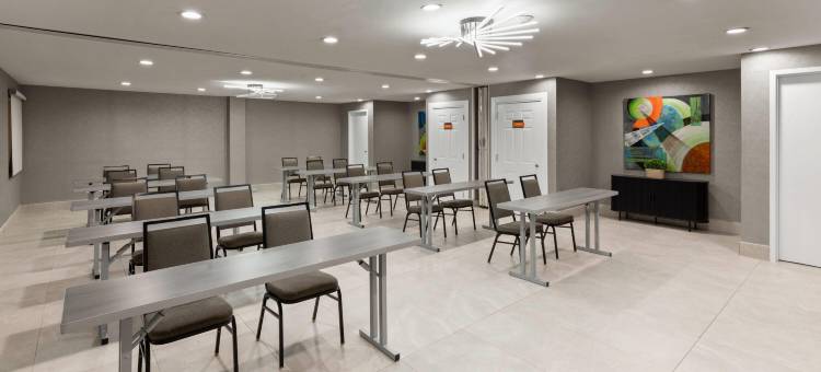 拉雷多机场拉昆塔温德姆套房酒店(La Quinta Inn & Suites by Wyndham Laredo Airport)图片