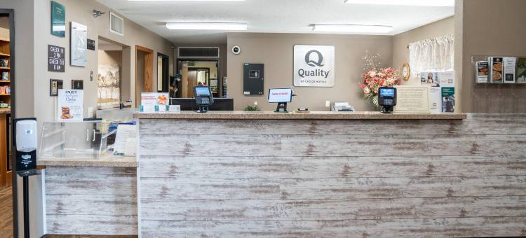 昆特品质酒店及套房沃特敦近草原湖冰场(Quality Inn & Suites Watertown Near Prairie Lakes Ice Arena)图片