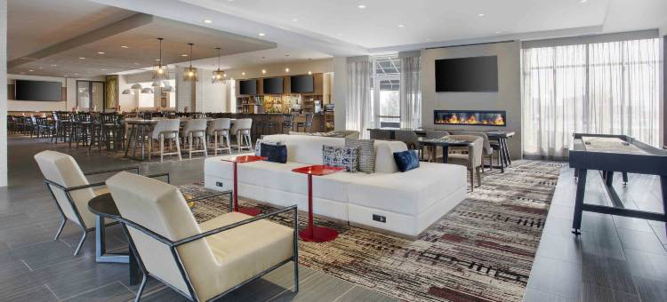 芝加哥中途机场希尔顿逸林酒店(Doubletree by Hilton Chicago Midway Airport)图片