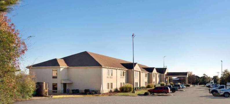 奥利夫布兰奇温德姆速 8 酒店(Hometown Place)图片