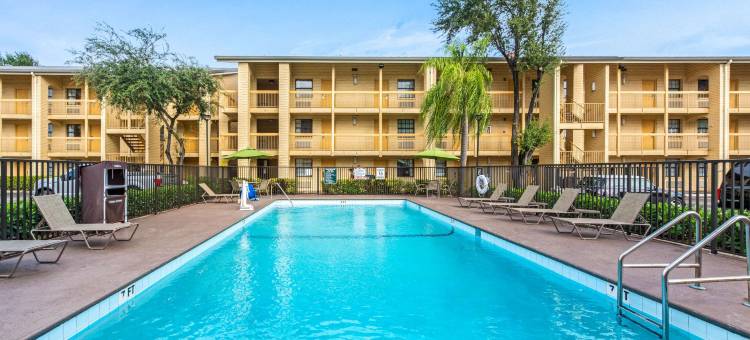 迈阿密机场北拉昆塔温德姆酒店(La Quinta Inn by Wyndham Miami Airport North)图片