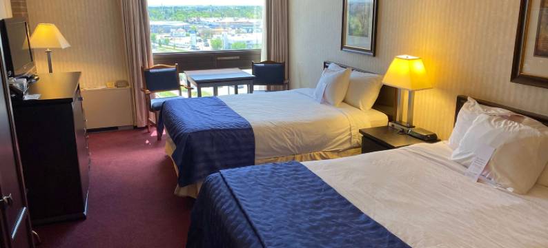 莱斯布里奇华美达酒店(Ramada by Wyndham Lethbridge)图片