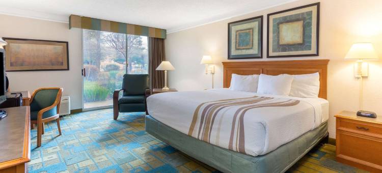 雷丁拉昆塔温德姆套房酒店(La Quinta Inn & Suites by Wyndham Redding)图片