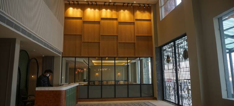 斯利那加萨罗瓦尔门廊酒店(Sarovar Portico Srinagar)图片