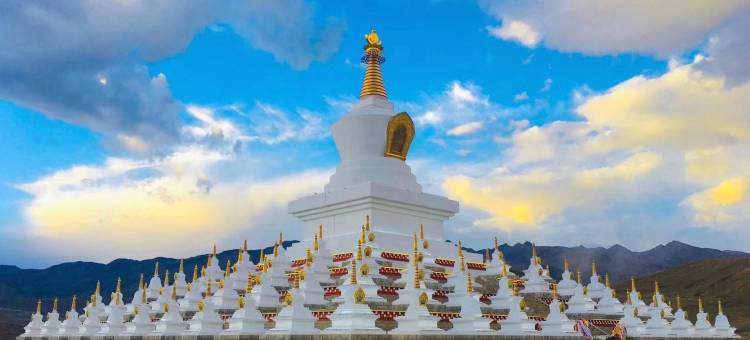 兰欧酒店(稻城滨河路店)图片