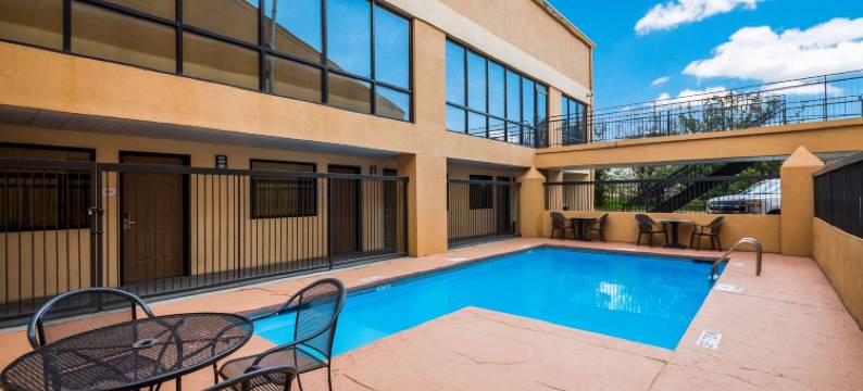 圆石市-北奥斯汀凯艺套房酒店(Quality Inn & Suites Round Rock)图片