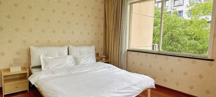 桐庐云歌小宿公寓(瑶琳路分店)图片