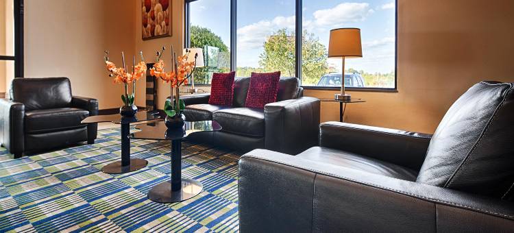 罗阿诺克拉皮兹I-95贝斯特韦斯特SureStay Plus酒店(SureStay Plus Hotel by Best Western Roanoke Rapids I 95)图片