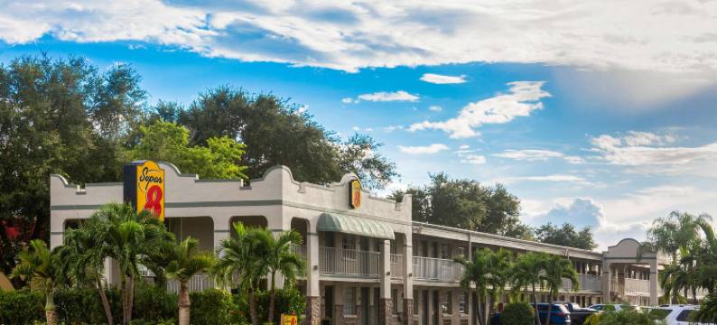 布雷登顿-萨拉索塔地区速8酒店(Super 8 by Wyndham Bradenton Sarasota Area)图片