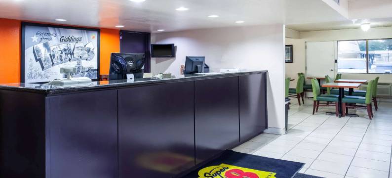 吉丁斯温德姆速 8 酒店(Super 8 by Wyndham Giddings)图片