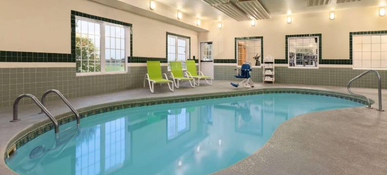 萨莱纳丽怡酒店(Country Inn & Suites by Radisson, Salina, KS)图片