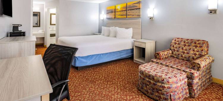 威廉斯堡克罗尼尔温德姆戴斯套房酒店(Days Inn & Suites by Wyndham Williamsburg Colonial)图片