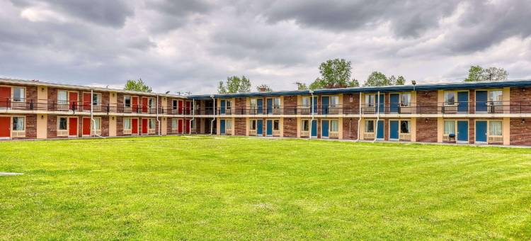 尼纳-阿普尔顿郊区开间(Suburban Studios Neenah-Appleton)图片