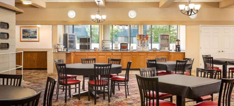 拉克罗斯河滨美吟温德姆酒店及会议中心(AmericInn by Wyndham la Crosse Riverfront Conference Center)图片