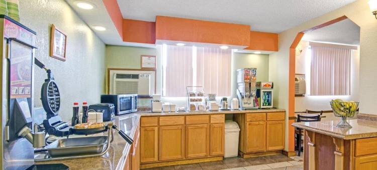 莱尼克萨-欧弗兰帕克区温德姆速8酒店(Super 8 by Wyndham Lenexa Overland Park/Mall Area)图片