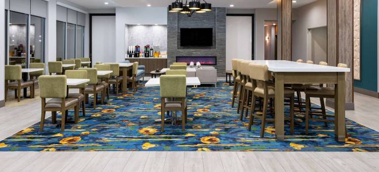 洛克斯特格罗夫拉昆塔温德姆套房酒店(La Quinta Inn & Suites by Wyndham Locust Grove)图片