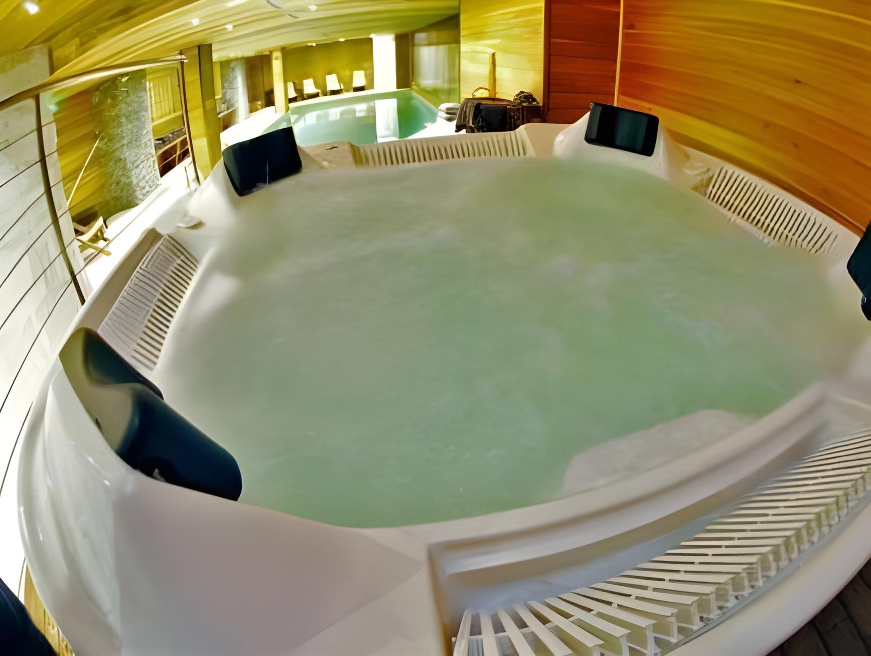 Hôtel l'Arboisie Over view