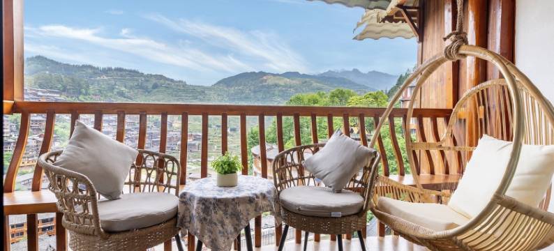 花开半夏全景美宿西江苗寨观夜景店客栈(游方街分店)图片