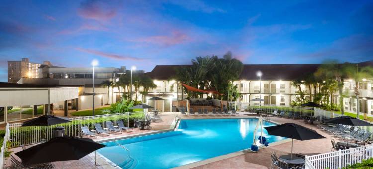 卡纳维拉尔港可可比奇海滩拉昆塔温德姆酒店(La Quinta Inn by Wyndham Cocoa Beach-Port Canaveral)图片