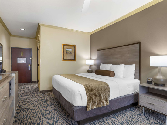 科洛尼皇冠贝斯特韦斯特优质套房酒店