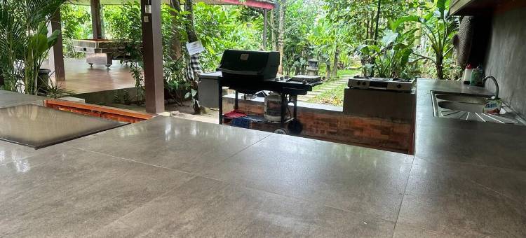 位于瓦讷赫朗的2卧室别墅-3000平方米|带4个独立浴室(Lil ubud cileungsi with jacuzzi)图片