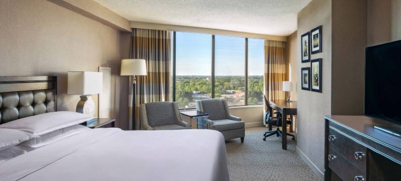 格林斯伯勒喜来登四季酒店(Sheraton Greensboro at Four Seasons)图片