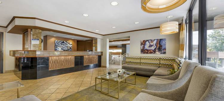 兰丁景观贝斯特韦斯特优质套房酒店(Best Western Plus Landing View Inn  Suites)图片