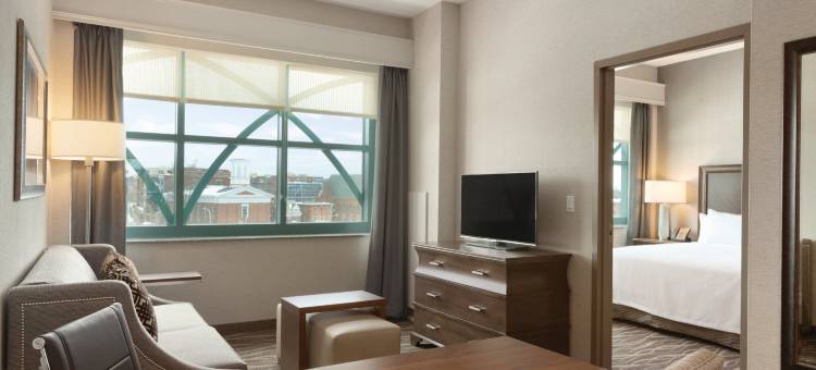 萨拉托加泉安泊套房酒店(Embassy Suites by Hilton Saratoga Springs)图片