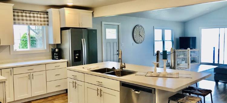 Rose Lake,  Cottage with Pontoon, Coldwater, Michigan (aka Lake of the Woods)图片