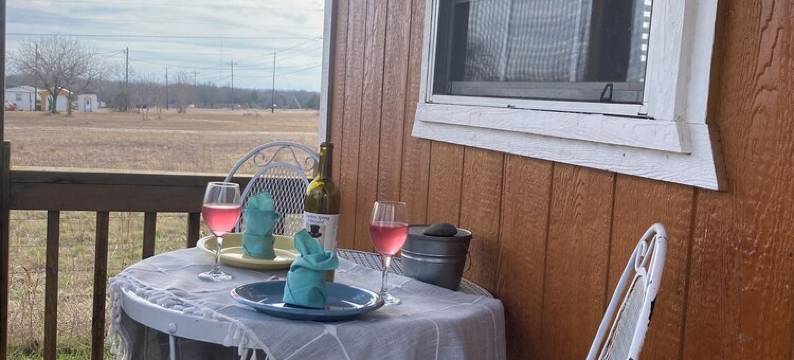 Sunrise Sunset Peaceful Country Cabin图片