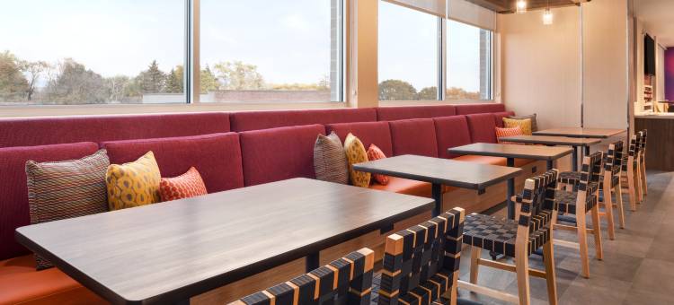 密尔沃基布鲁克菲尔德希尔顿Tru酒店(Tru by Hilton Milwaukee Brookfield)图片