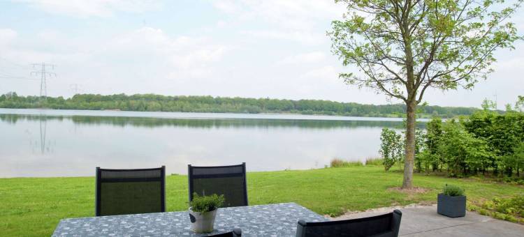 带桑拿和美景的度假村别墅(Villa on a Beautiful Resort with Sauna and View)图片