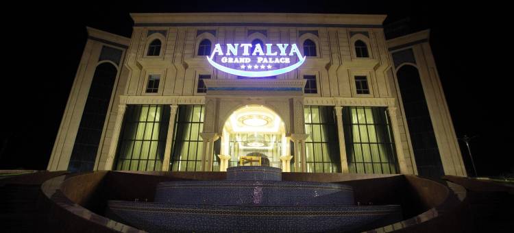 安塔利亚大宫(Antalya Grand Palace)图片