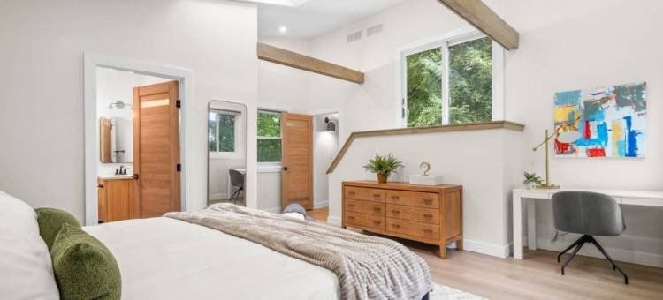 Private Deck and Stunning River Views - Serene Modern Farmhouse图片
