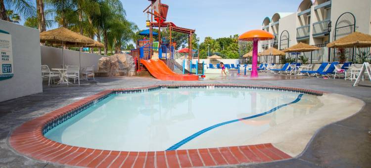 阿纳海姆豪生国际酒店和水上乐园(Howard Johnson by Wyndham Anaheim Hotel & Water Playground)图片