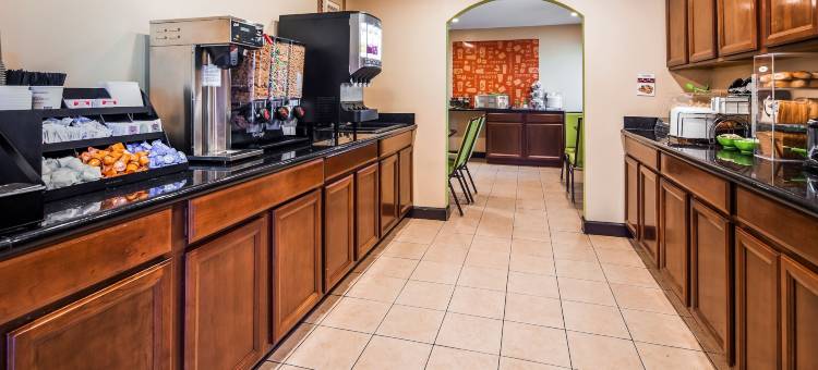 东布朗士维克贝斯特韦斯特SureStay酒店(SureStay Hotel by Best Western East Brunswick)图片