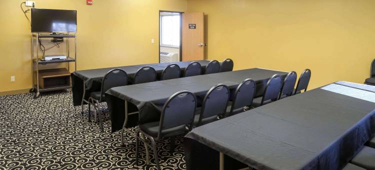 昆特品质酒店及套房沃特敦近草原湖冰场(Quality Inn & Suites Watertown Near Prairie Lakes Ice Arena)图片