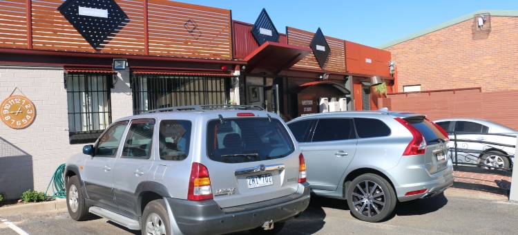 阿米代尔西区公寓(Westside Studio Apartments)图片