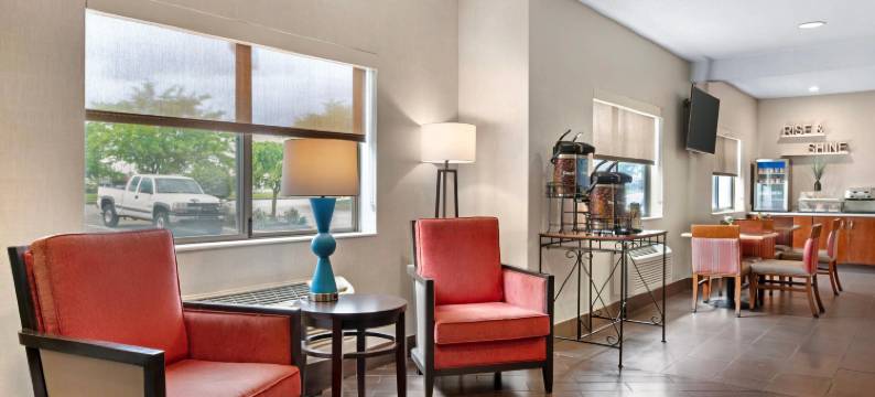 北格林菲尔德舒适套房酒店(Comfort Inn & Suites North Greenfield)图片