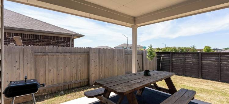 迷人的四卧室宽敞后院在赫托(Charming 4BR Home w Spacious Backyard in Hutto)图片