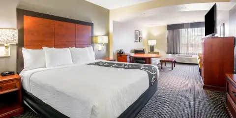 歐文DFW機場南拉昆塔温德姆套房酒店