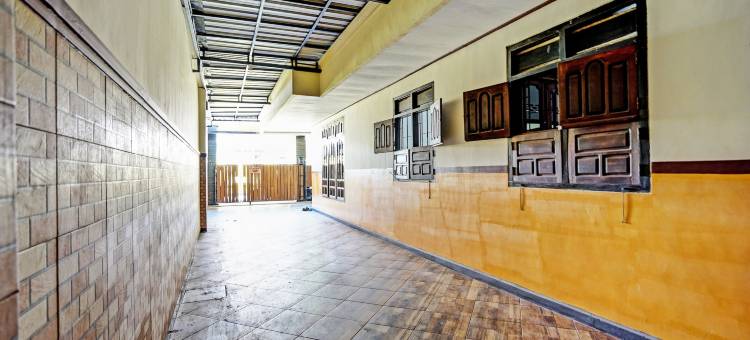 OYO Life 92785 特鲁布斯伊斯兰旅馆(Wisma Trubus Syariah RedPartner Near Rsud Koesma Tuban)图片