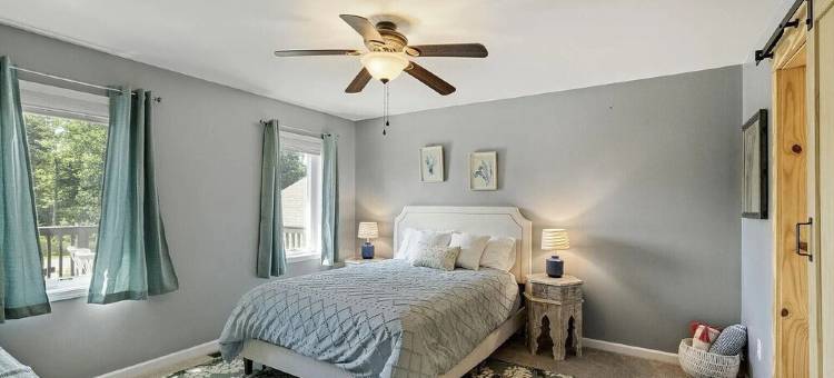 5 Bdrm Dog Friendly, Lake Access Getaway w/Playground, Fire Pit & More图片