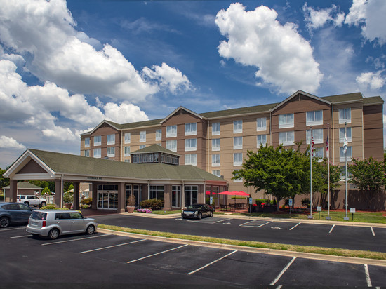 夏洛特派恩维尔希尔顿花园旅馆