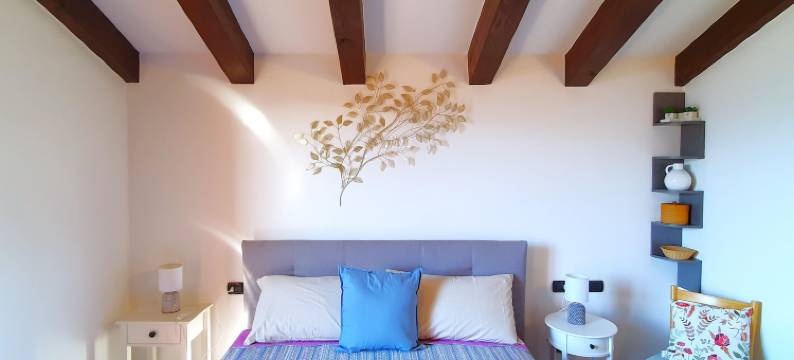 House in Luino with Green Garden and City Views图片