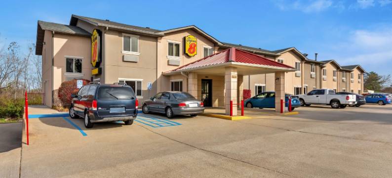 温德姆速8酒店-布卢明顿大学区(Super 8 by Wyndham Bloomington University Area)图片