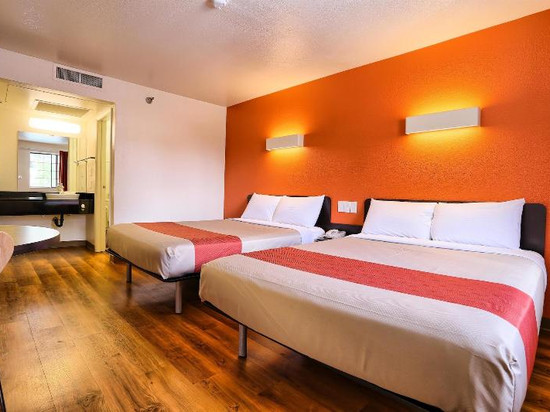 温德姆速8酒店佩塔卢马