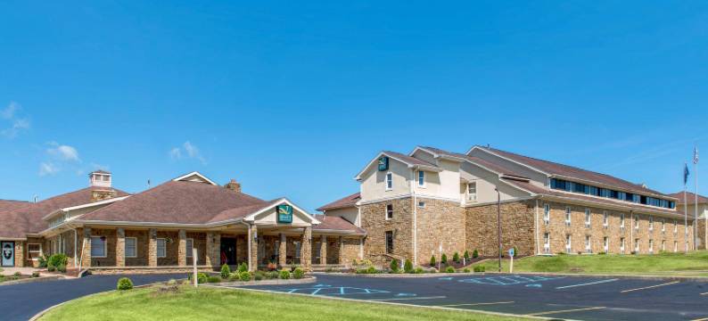 西贝德福德凯艺套房酒店(Quality Inn & Suites Bedford West)图片